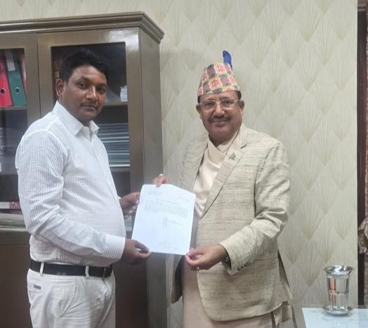 एमाले सांसद किरण साहको सांसद पद खारेजी र मत फिर्ताको माग गर्दै निर्वाचन आयोगमा निवेदन