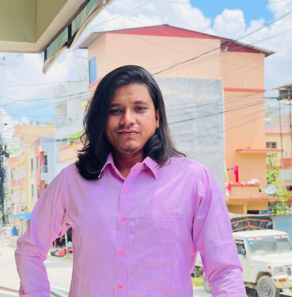 “जनस्वास्थ्यकर्मी विशाल विश्वकर्माले क्यान्सर पीडित महिलालाई कपाल दान, सहानुभूति र सेवाको सशक्त उदाहरण