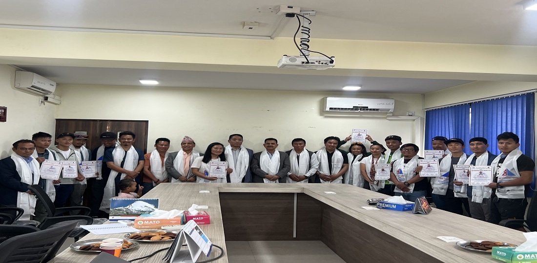 पर्वतीय पर्यटनका पथप्रदर्शकलाई तालिम
